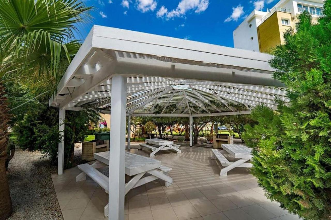 Spartacus Pool Apartments In Caesar Resort & Spa Trikomo Eksteriør bilde
