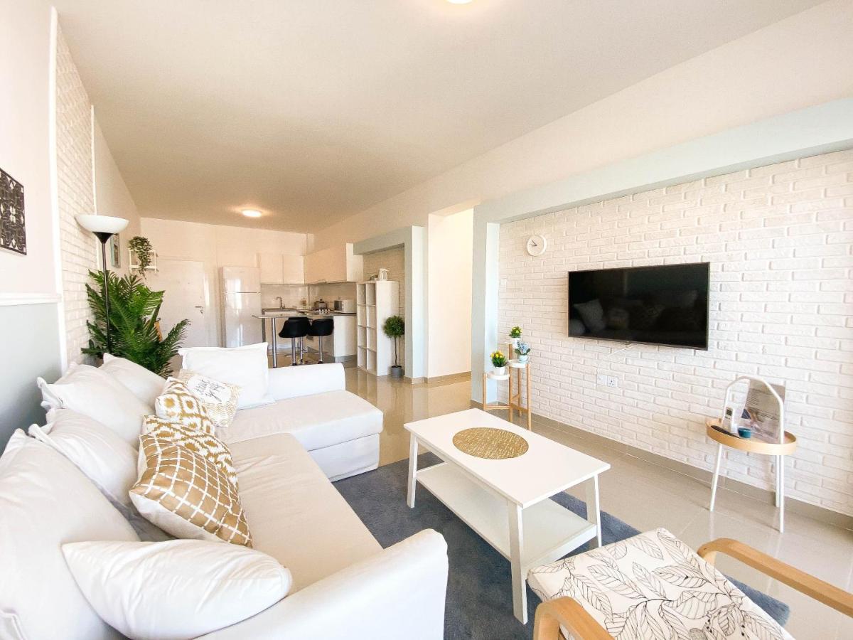 Spartacus Pool Apartments In Caesar Resort & Spa Trikomo Eksteriør bilde